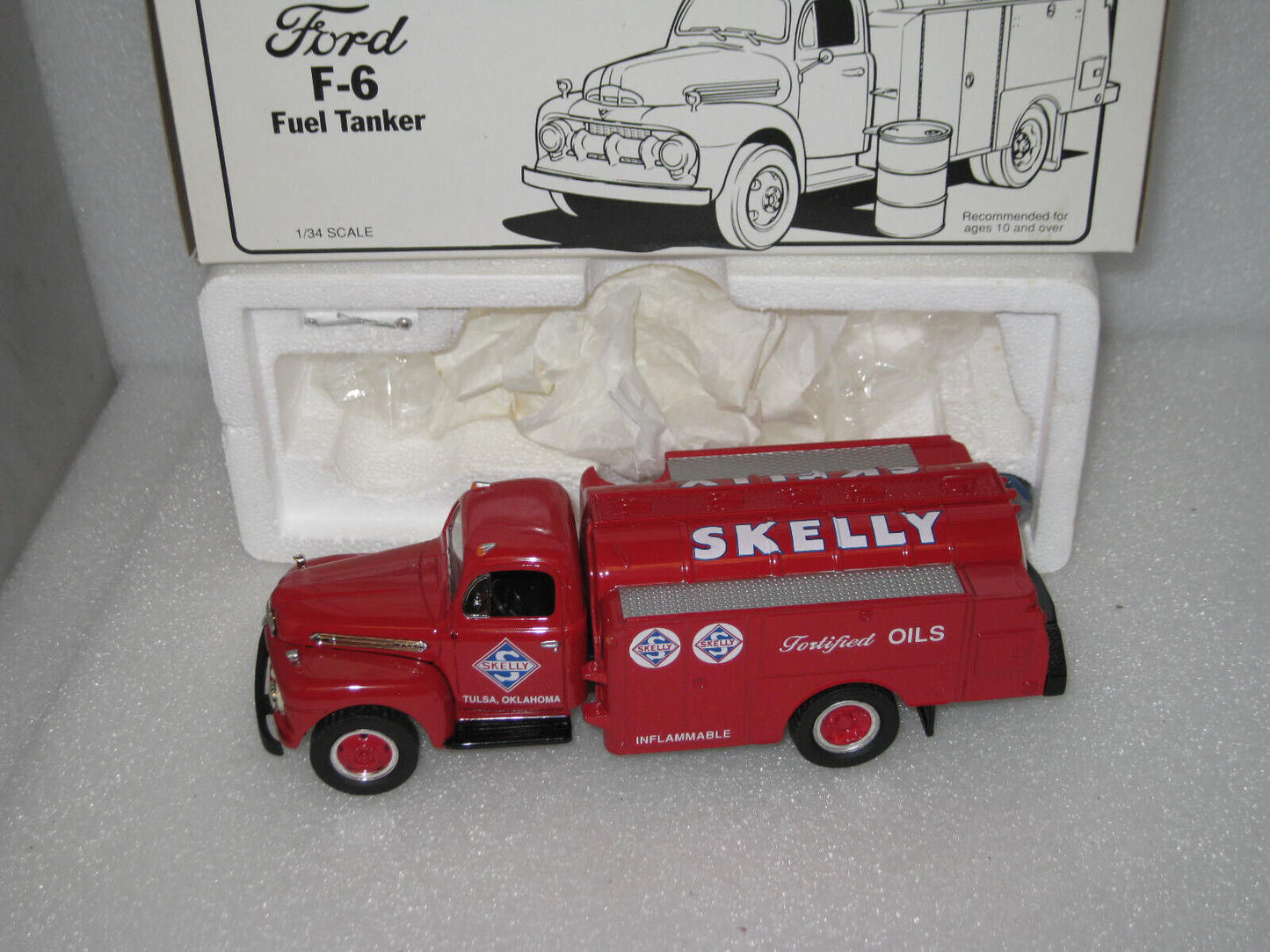 1/34 First Gear 1951 Ford F6 Fuel Tanker Skelly Red #28-1077 Old Shop Stock