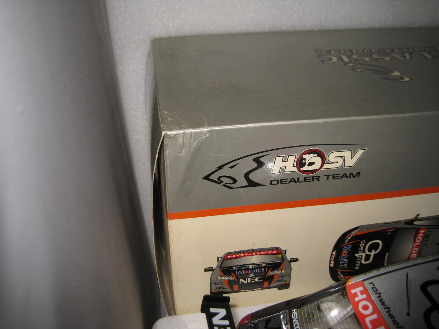 CLASSIC 1/18 HOLDEN VE COMMODORE RICK KELLY 2008 HSV DEALER TEAM SUPERCAR 18354