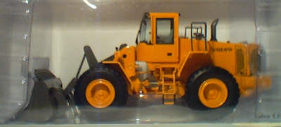 1:50 Volvo L220E