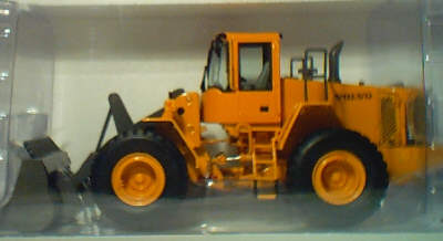 1:50 Volvo L180E