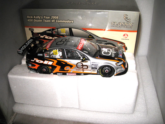 CLASSIC 1/18 HOLDEN VE COMMODORE RICK KELLY 2008 HSV DEALER TEAM SUPERCAR 18354