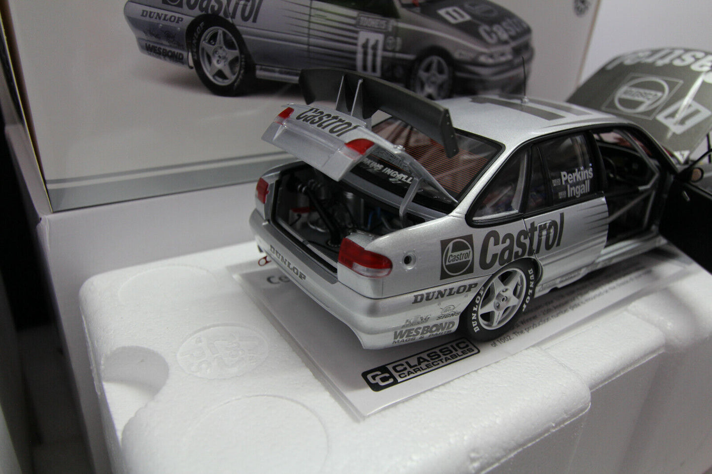 CLASSIC 1/18 VR COMMODORE PERKINS INGALL 1995 BATHURST WINNER 25th ANNIVIVERSARY