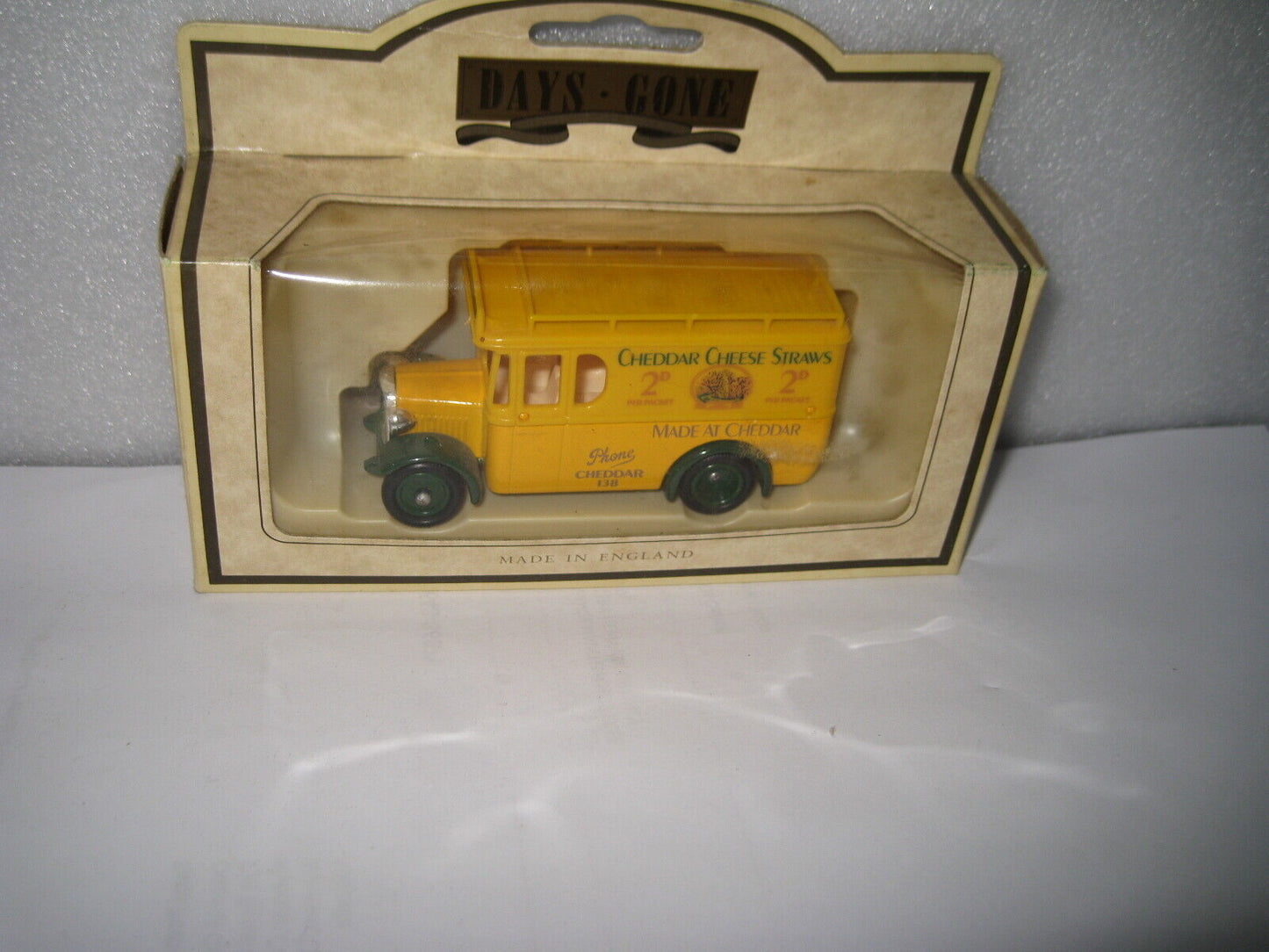 Lledo Days - Gone 1934 Dennis Delivery Van CheDDAr Cheese Straws  #34003