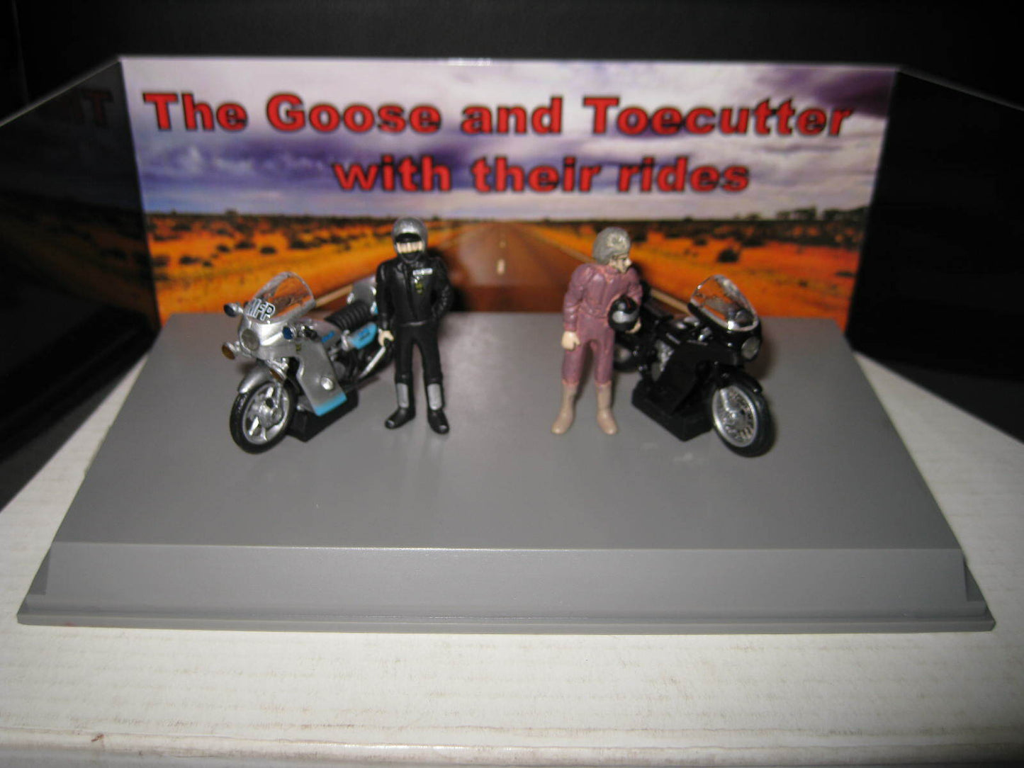 1/43 Ace Mad Max Movie Twin Set The Goose & Toecutter  Motor Bikes & Figures