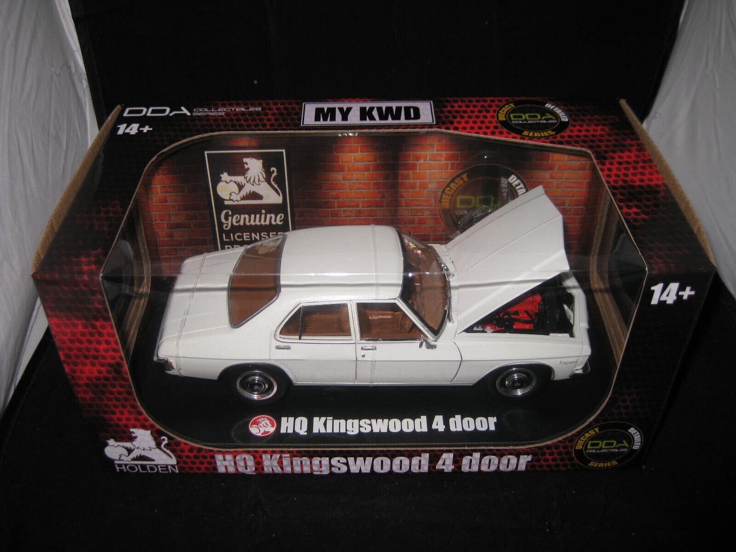 1/24 DDA 1973 /74 Holden Hq Kingswood  4 Door Sedan Whitew Opening Parts DDA300