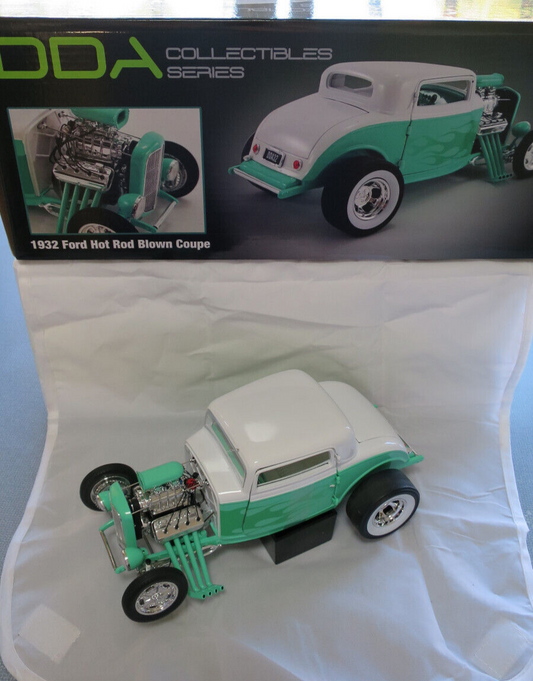 DDA Acme 1/18 1932 Ford Hot Rod Blown Coupe 3 Window Green / White