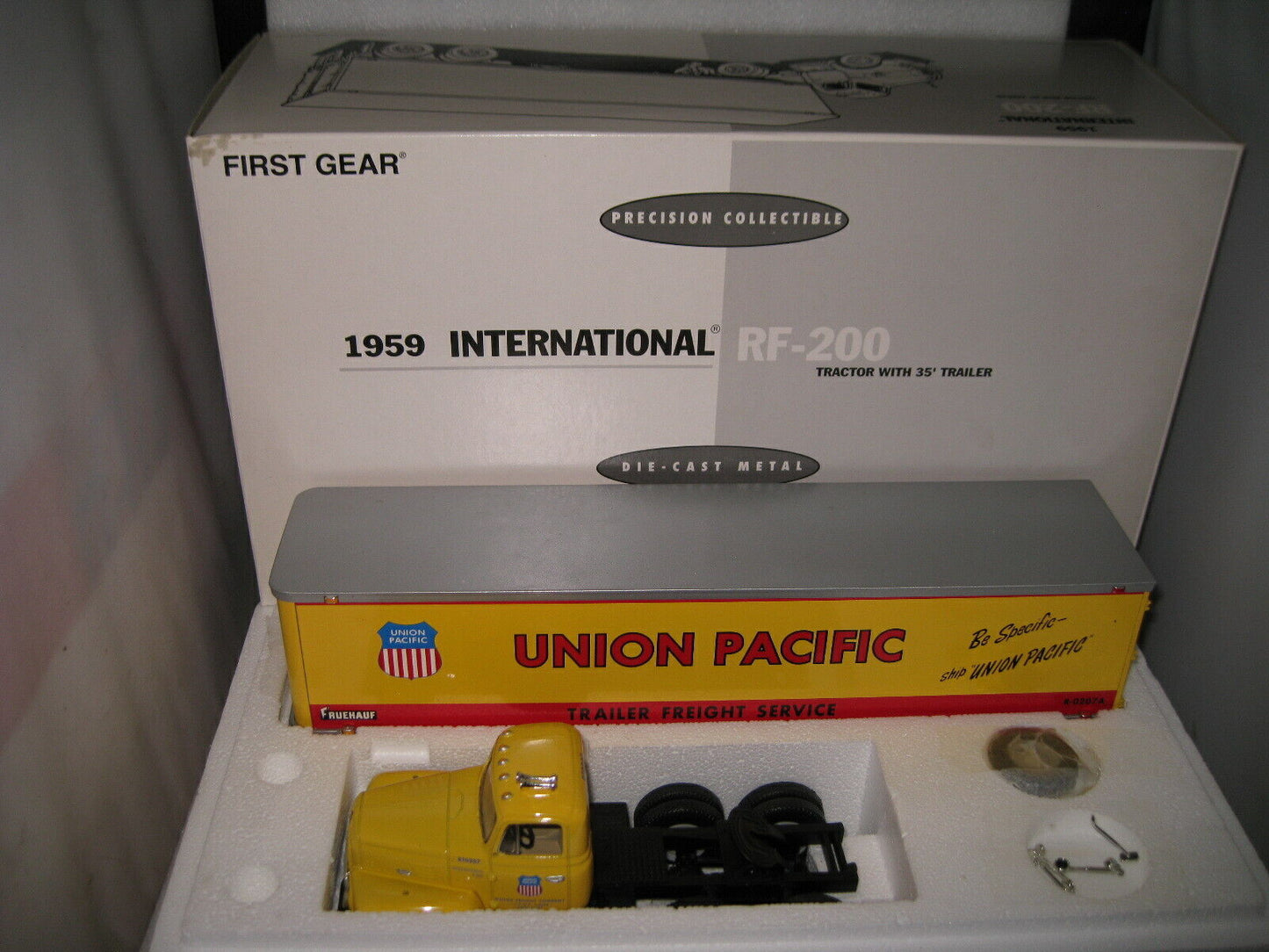1/34 1St First Gear 1959 International Rf-200 Truck Trailer Union Pacific 191965