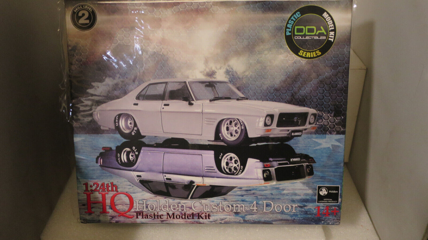 1/24 DDA  HOLDEN HQ CUSTOM  4 DOOR SEDAN WHITE SLAMMED PLASTIC MODEL KIT DDA308K