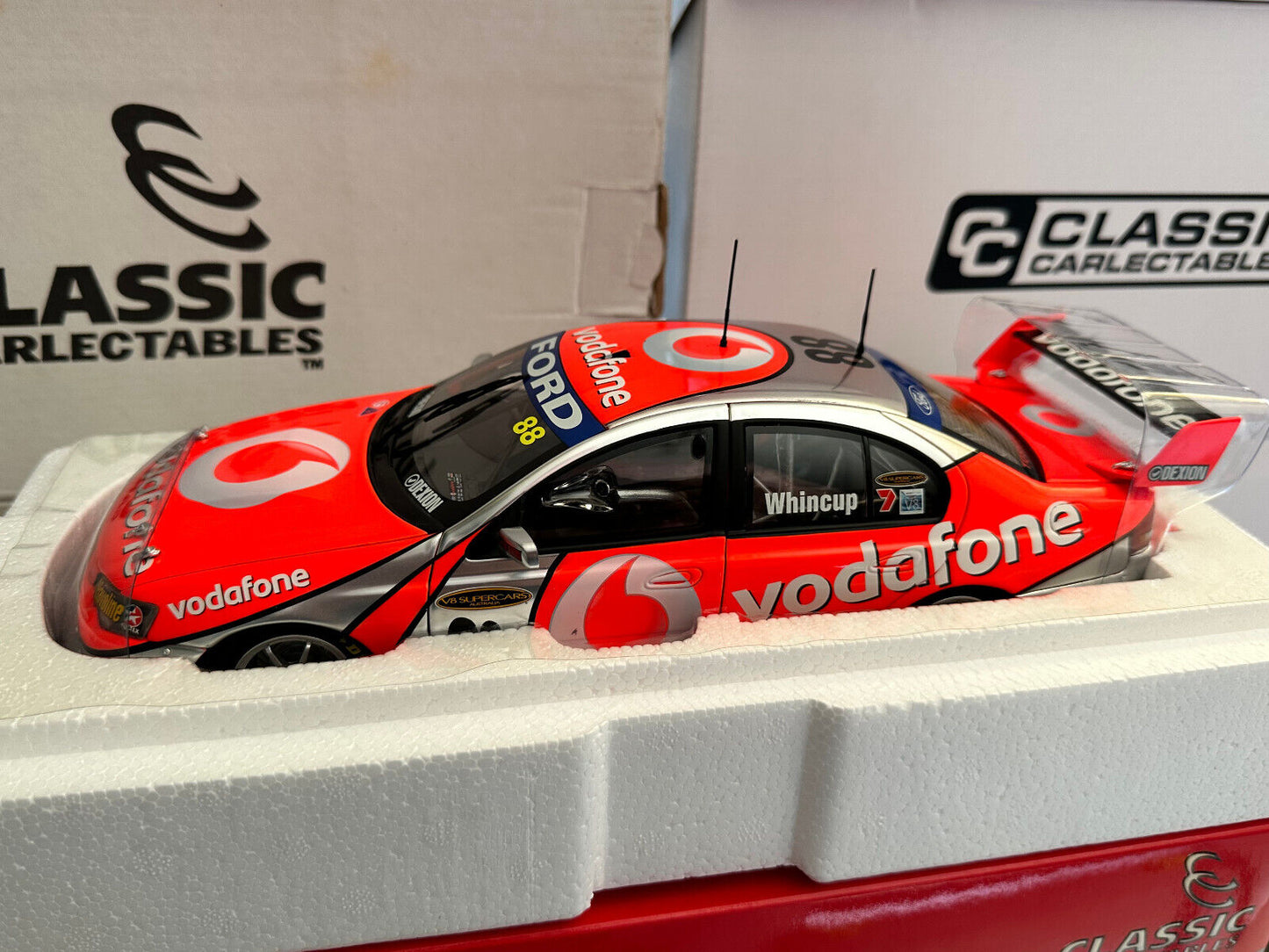 CLASSIC 1/18 FORD BF FALCON 88 2007 JAMIE WHINCUP SEASON CAR V8 SUPERCAR #18282