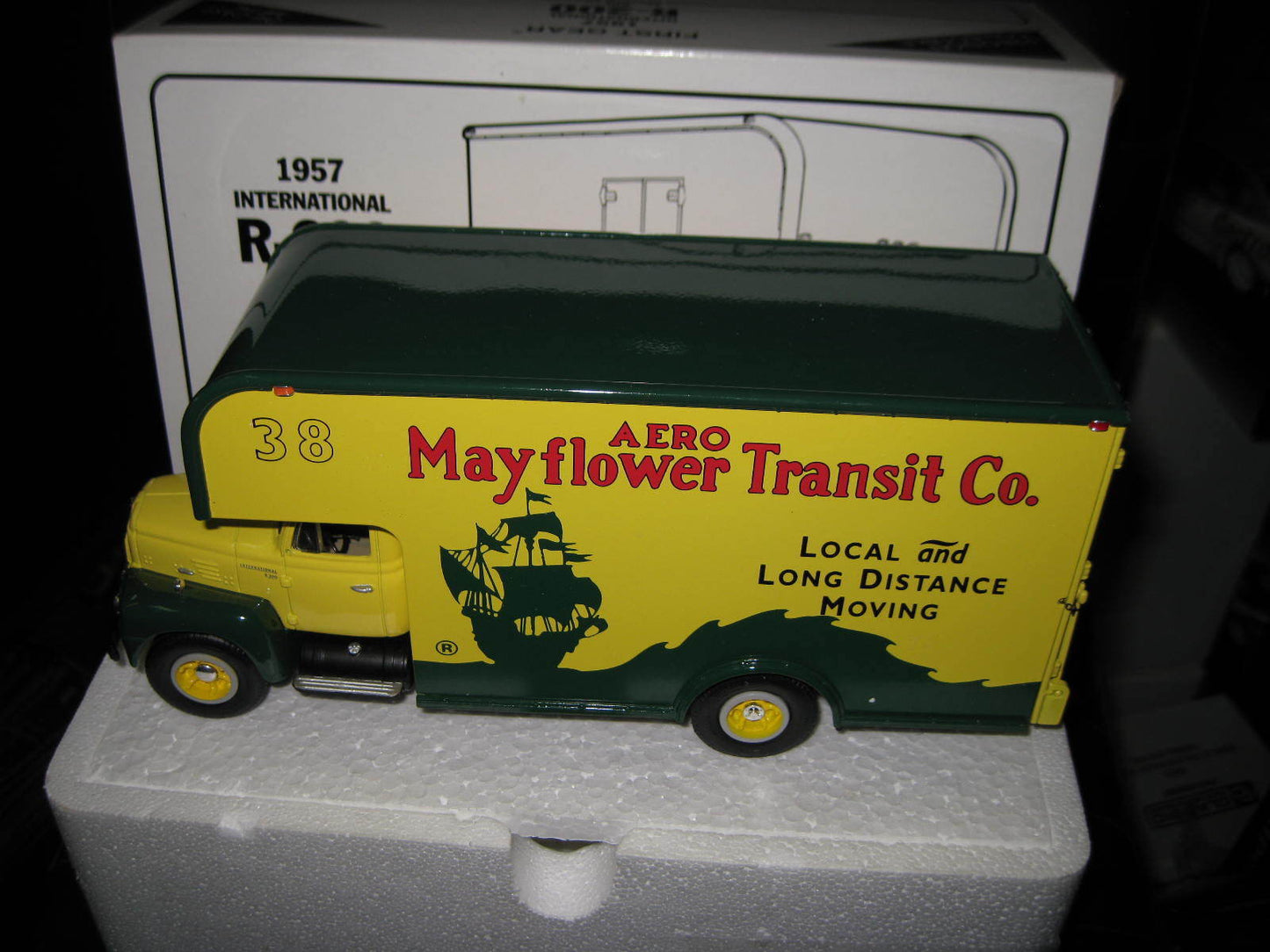 1.34 1St First Gear 1957 International R-200 Moving Van Mayflower  #18-1471