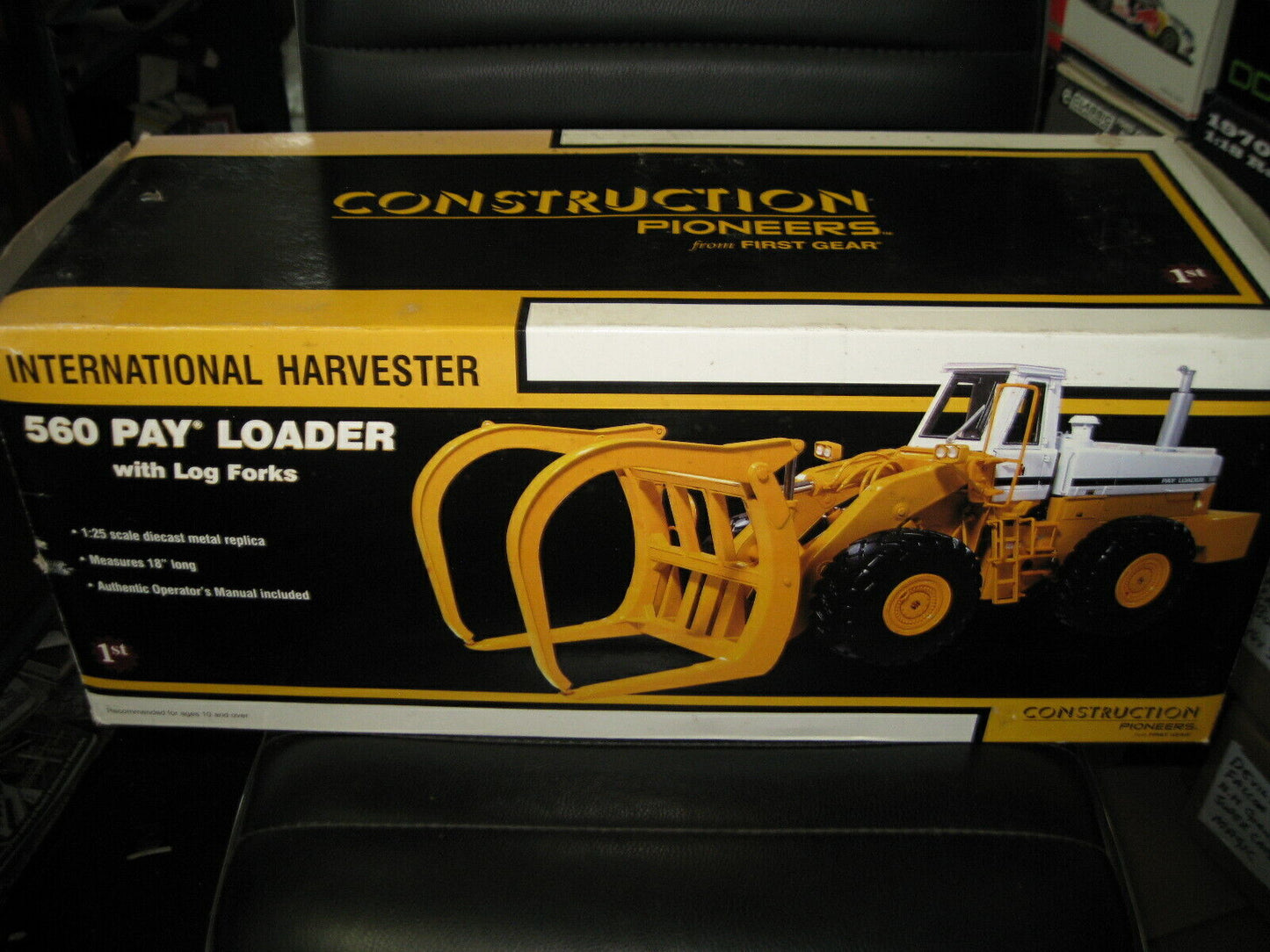 1/25 Ist First Gear International Harvester 560 Pay Loader With Log Forks 400121